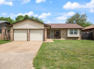 1057 NW 7th Pl, Moore, OK 73160