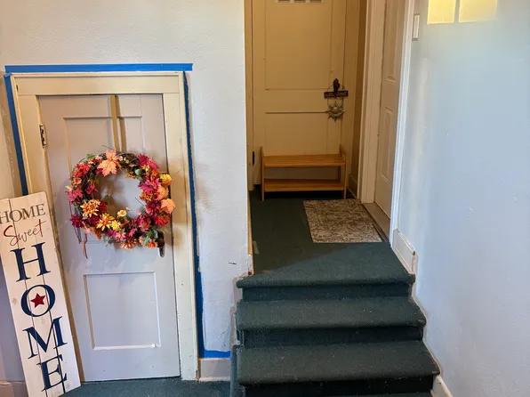 158 E Pine St, Canton, IL 61520