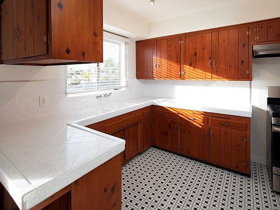 3rd image of 4188 Mississippi St