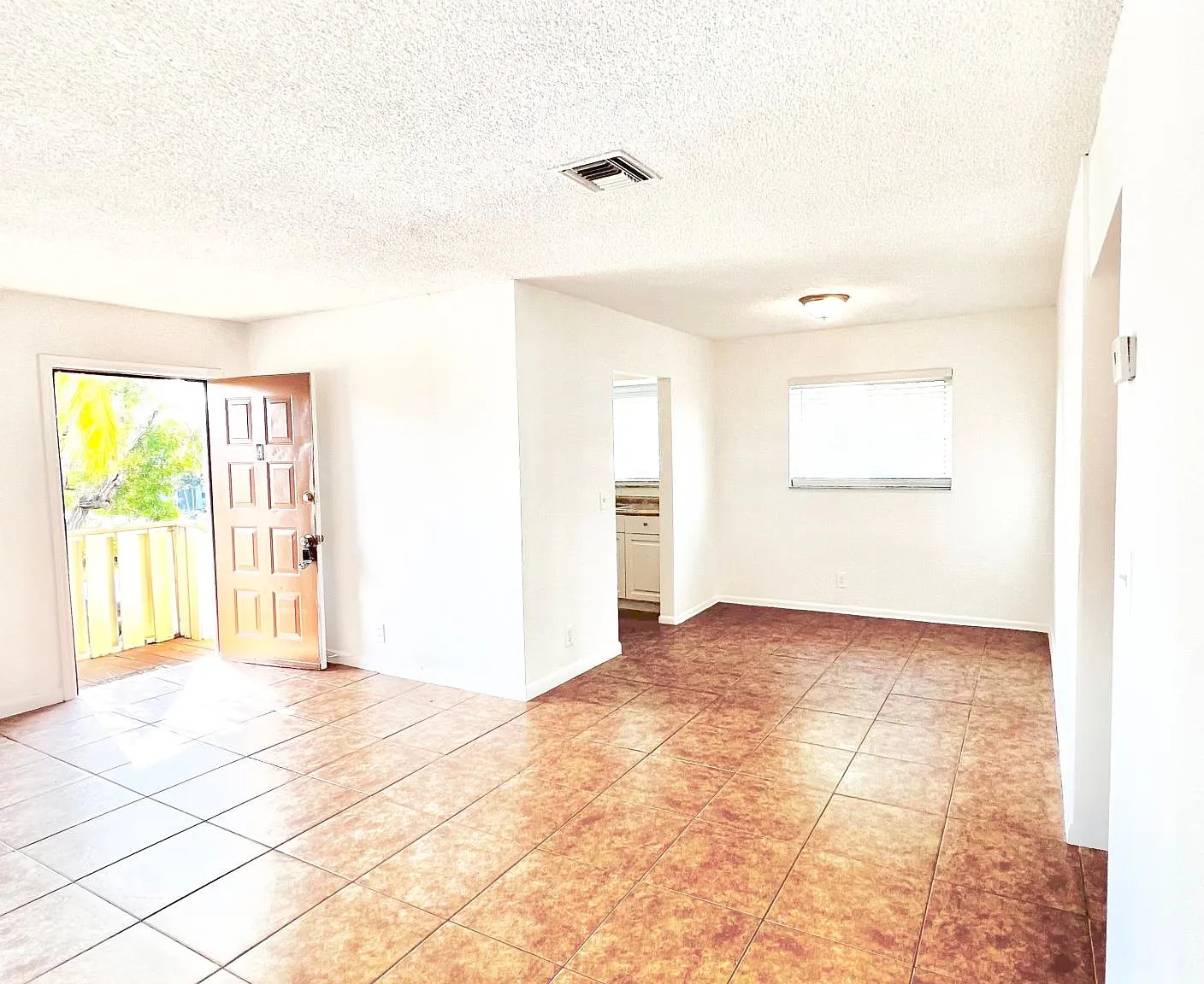 2 bed, 800 sqft, $2,100 — Photo 3