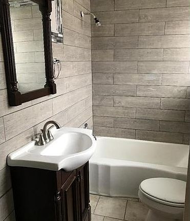 4th image of 5226 E Roosevelt Blvd #1F