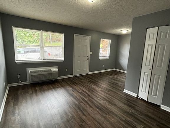 4th image of 433 Woodcreek Dr #14