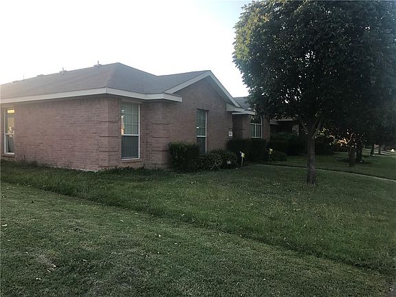 2nd image of 809 Clear Creek Dr