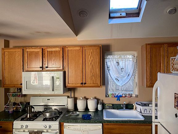 2nd image of 95 Garden St