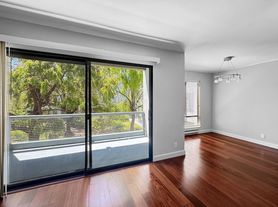4 Admiral Dr