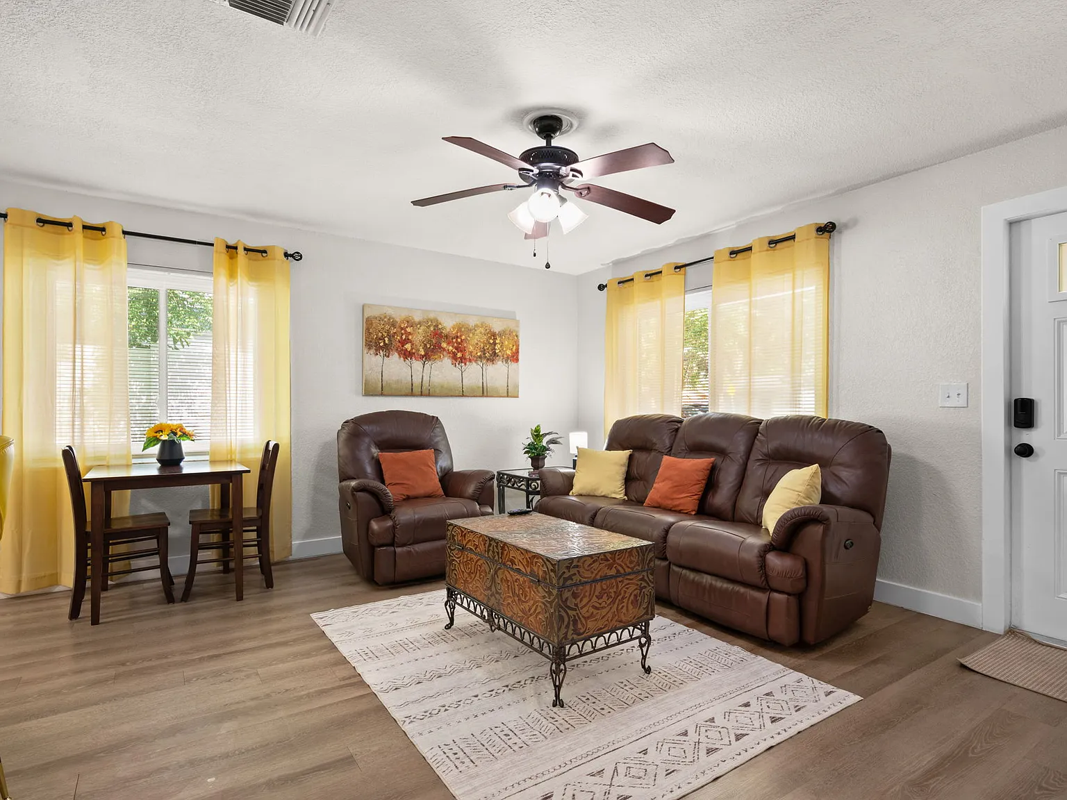 3 bed, 1048 sqft, $2,650 — Photo 4