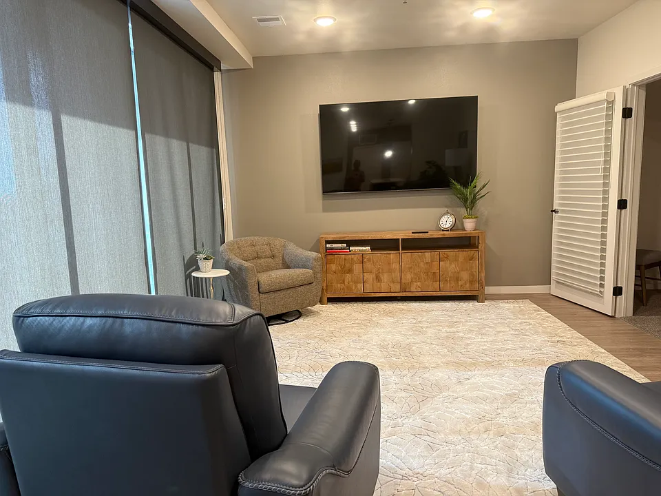 Building Photo 5