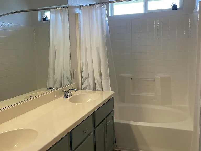1635 Hamlet Ln — Photo 5