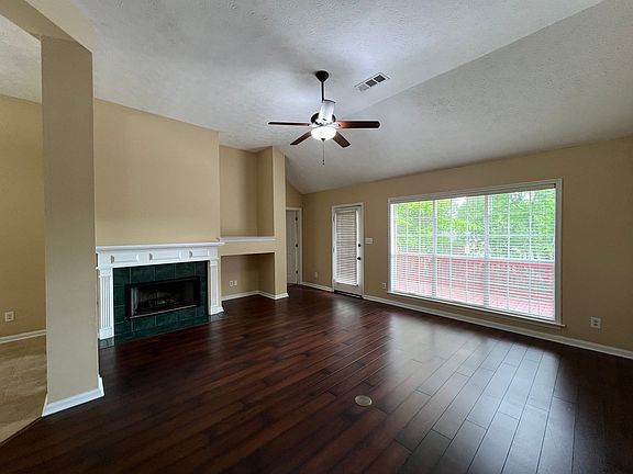 3rd image of 949 Autumn Ridge Rd