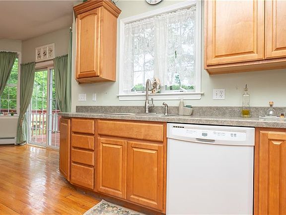 5th image of 197 Pleasant Ave
