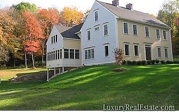 2nd image of 90 Moulton St