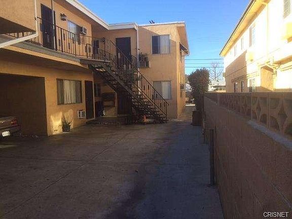 2nd image of 8421 Ventura Canyon Ave APT 3
