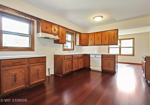 3rd image of 210 W Lillian Ave