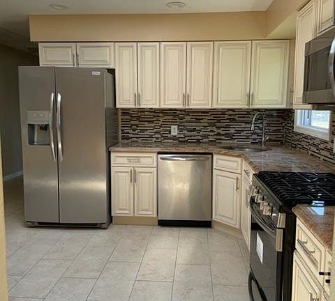 2nd image of 1571 Kiefer Ave Floor 2