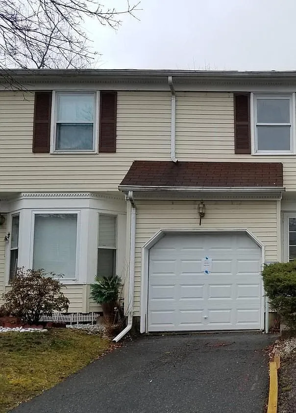 Carriage Ln, Englishtown — Photo 1