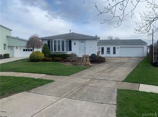 13 Rondelay Ct, Cheektowaga, NY 14227