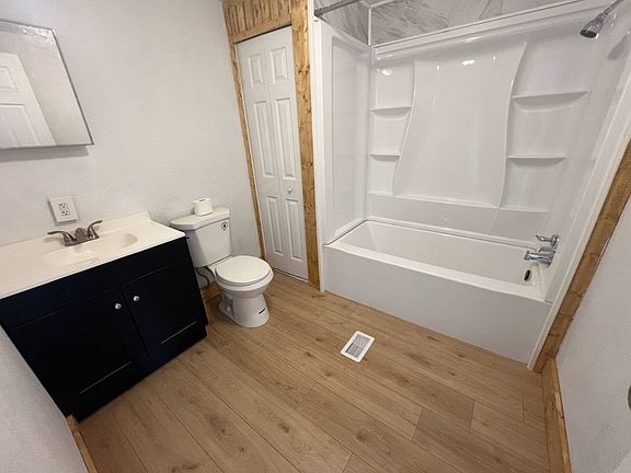 2nd image of 4663 Bluejay Ln