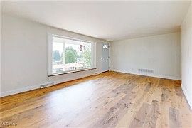 4th image of 115 Marion Pl