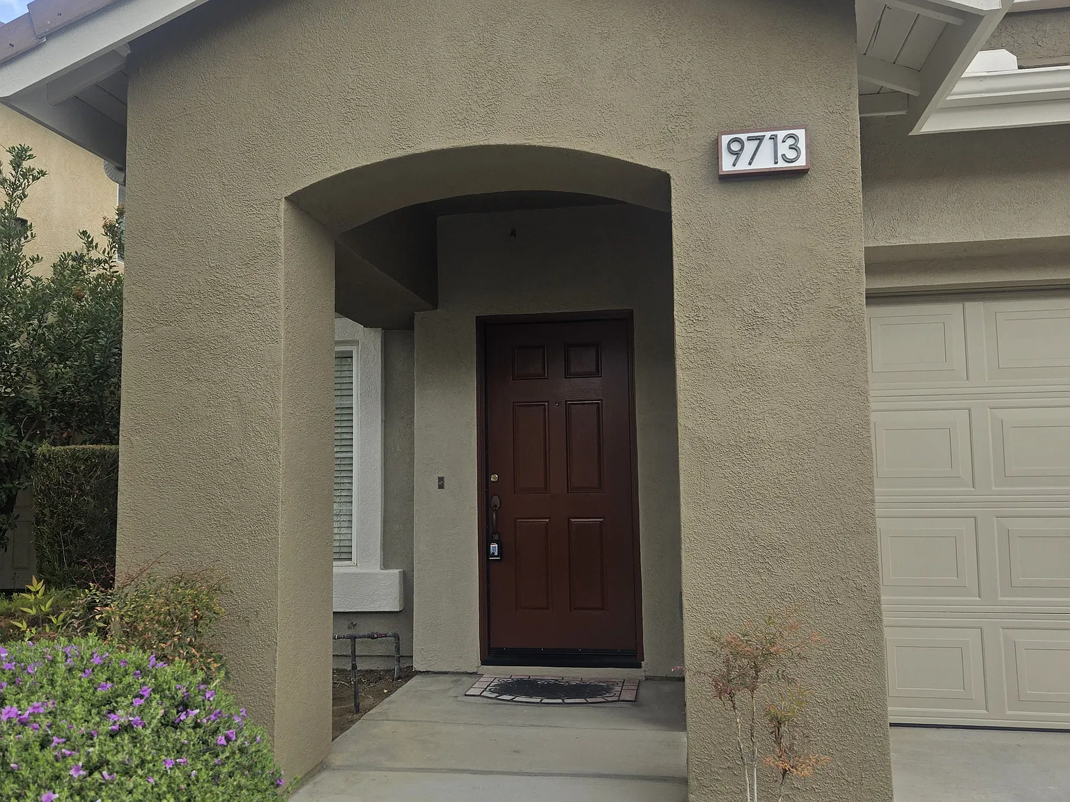 3 bed, 2.5 bath, 1690 sqft, $4,300 — Photo 2