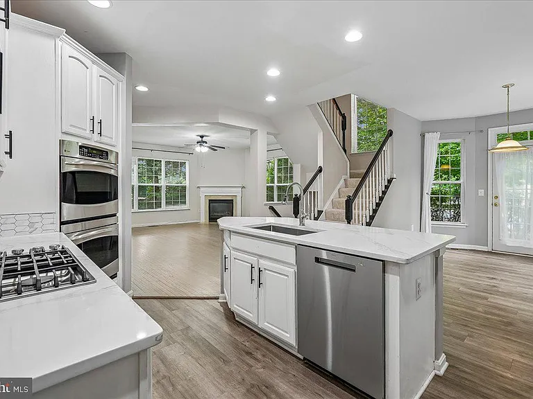 905 Royal Elm Ct — Photo 15