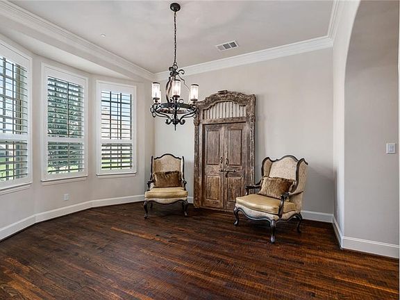 4th image of 1705 Woodsboro Ct