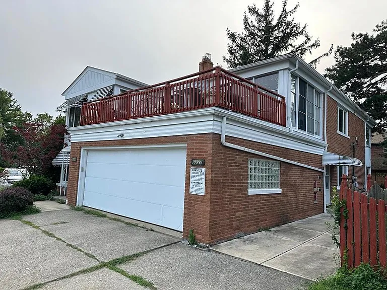 6234 N Canterbury Rd #UPSTAIRS — Photo 2