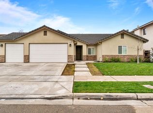 2195 E Cherry Ln, Reedley, CA 93654