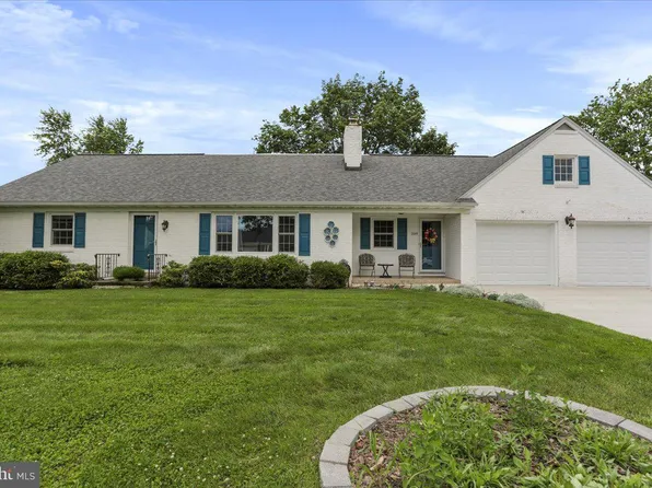 209 Park Heights Blvd, Hanover, PA 17331