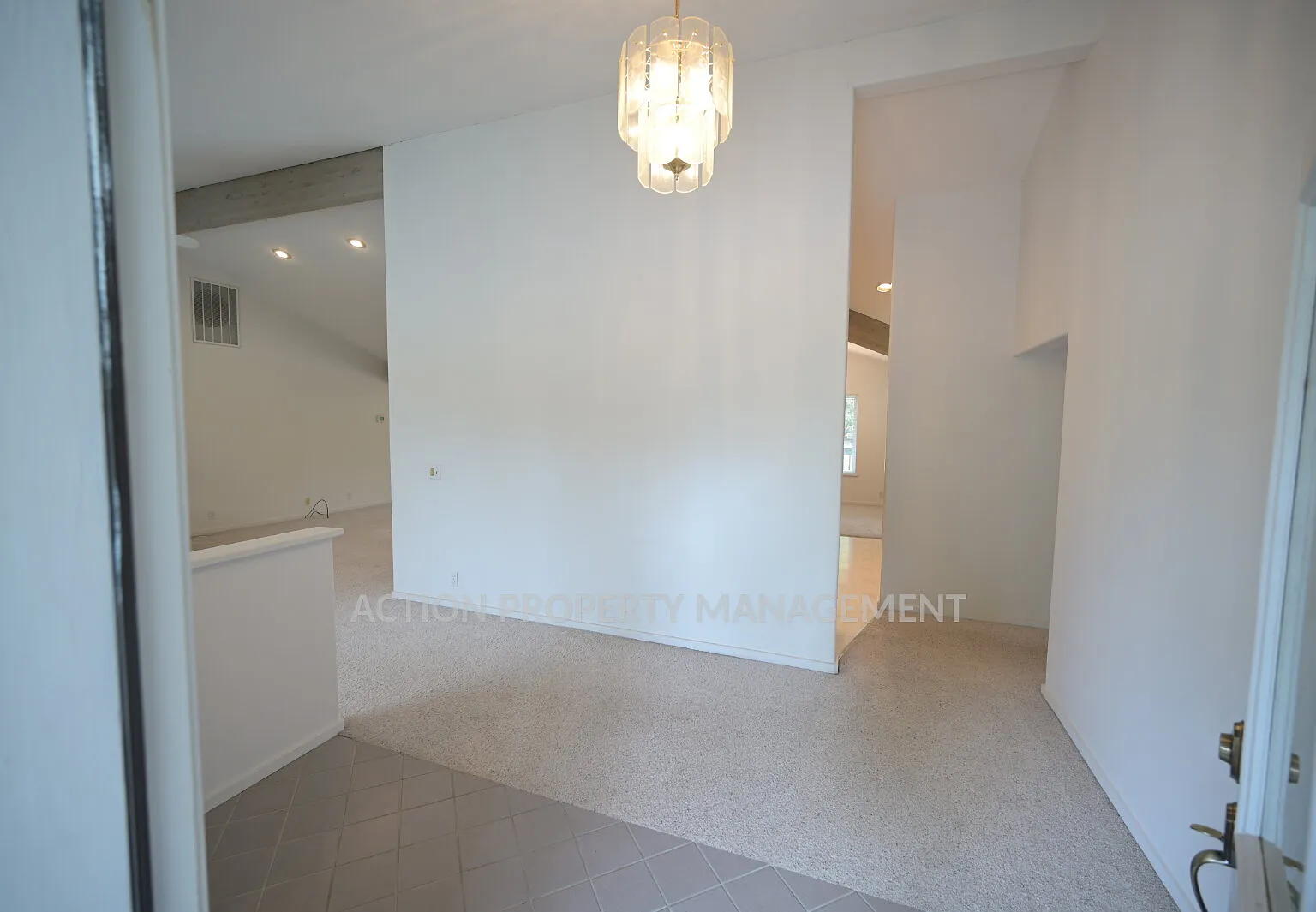 3 bed, 2.5 bath, 2124 sqft, $3,400 — Photo 3