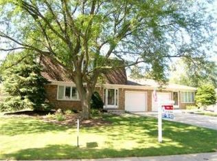 1680 Shamrock Ct, Aurora, IL 60505