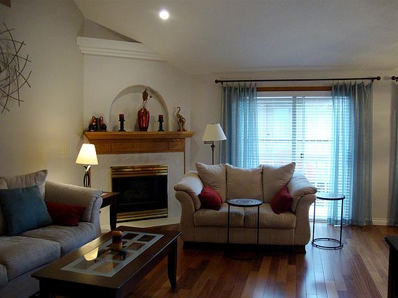 4th image of 1405 E Cambridge Ln