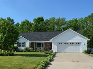 2512 Honey Clover Ct, Suamico, WI 54313