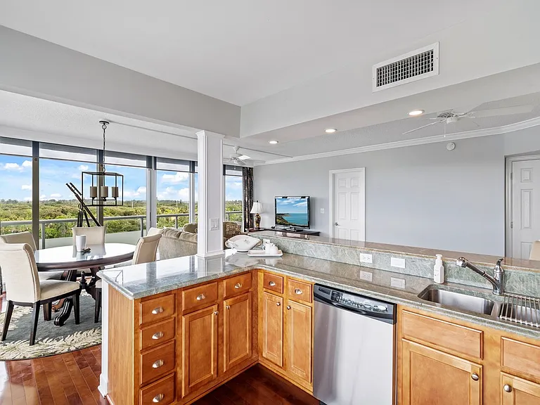 3554 Ocean Drive 703S #701S — Photo 11