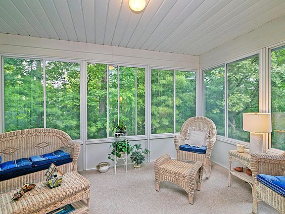 4th image of 4384 Valley Vale Dr NE