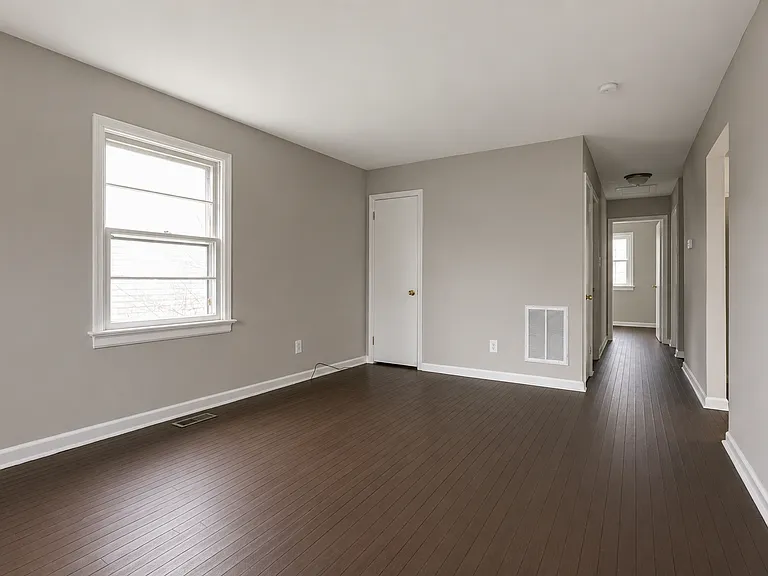 1419 Lenmore St — Photo 3
