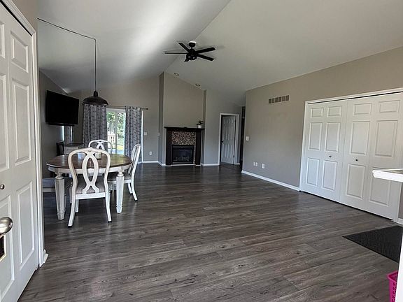 3rd image of 9515 Rachel Rd