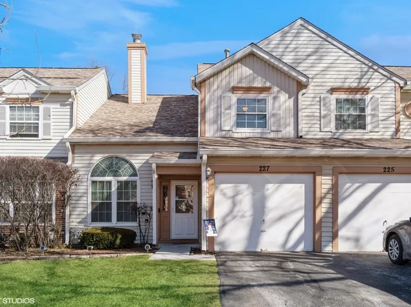227 Ascot Ln, Streamwood, IL 60107