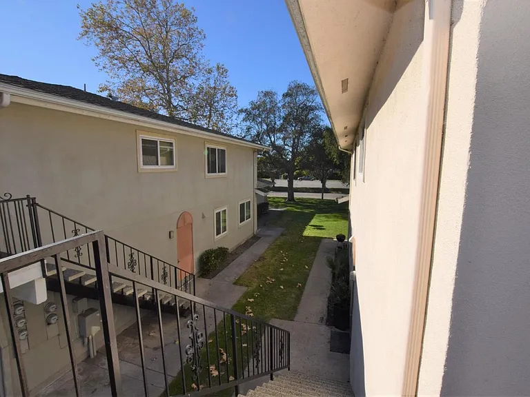 2670 Victoria Ave — Photo 11