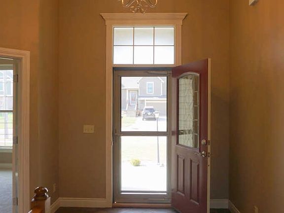 4th image of 221 Caroline Ct