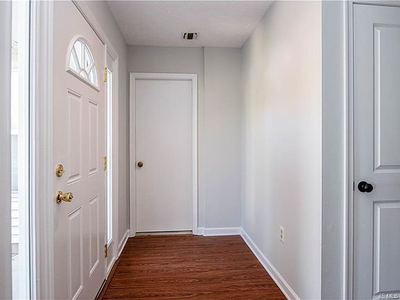 2nd image of 121 Lantern Pl