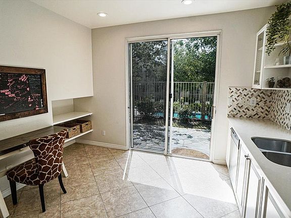 3rd image of 27181 Manor Cir