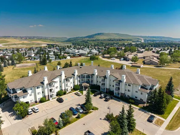 72 SW Quigley Dr #201, Cochrane, AB T4C 2K6