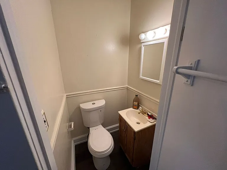 102 S Curley St — Photo 6