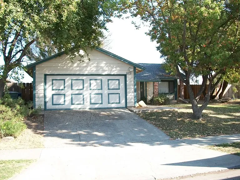 3250 Austin Ave — Photo 6
