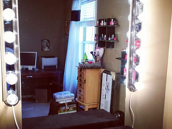 Vanity/Guest Room/Office