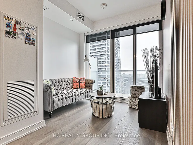 3 Gloucester St #3912 — Photo 1