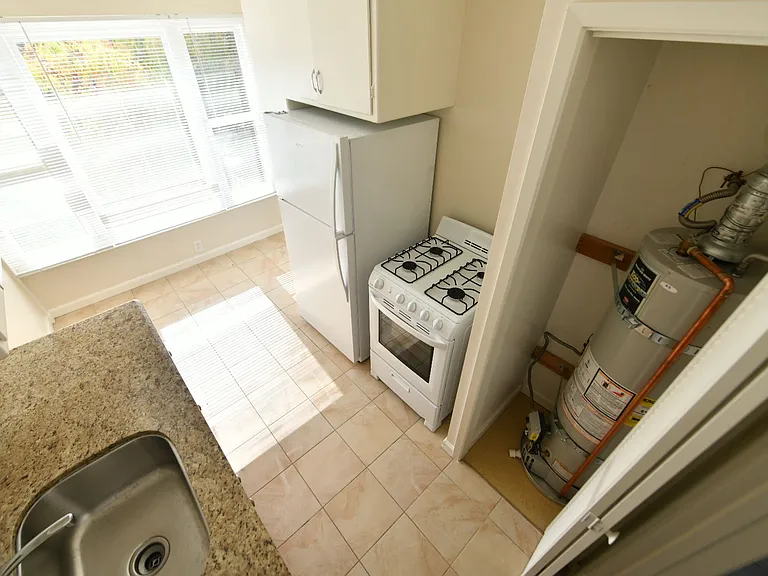 935 Solano Ave — Photo 17