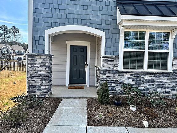 4th image of 234 Hamptons Cove Rd