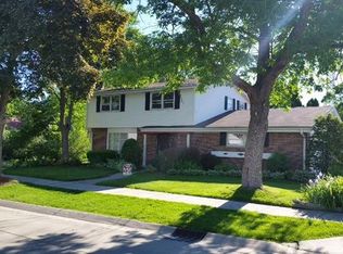 5622 N Bethmaur Ln, Glendale, WI 53209