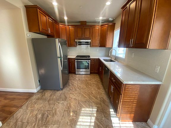 3rd image of 510 Howard St Unit B